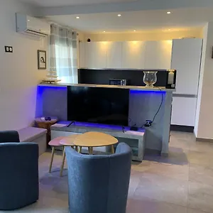 Appartement Grand Tres Agreable Avec Bar, Cuisine Et Terrasse, Cagnes-sur-Mer